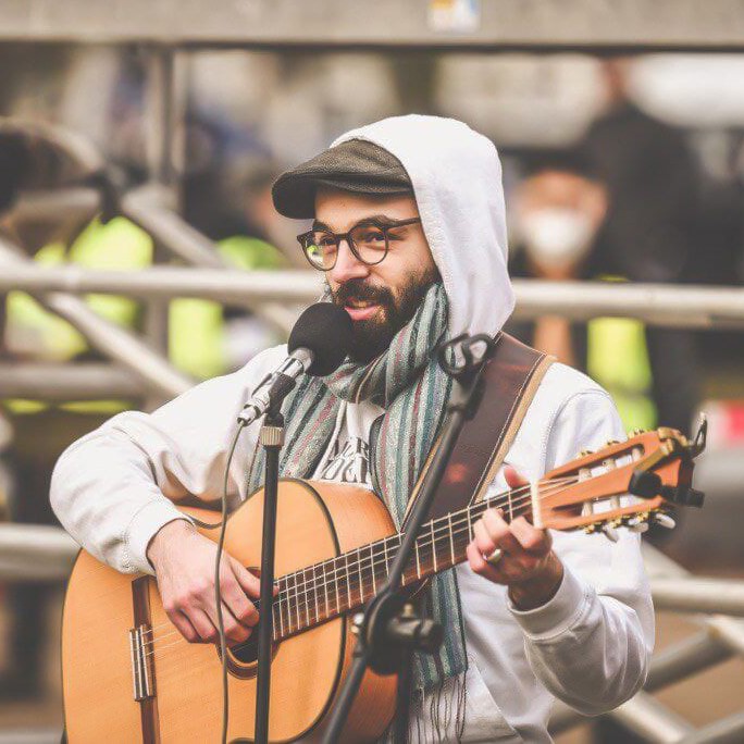 Lui mit Gitarre in Osnabrück-quadratisch